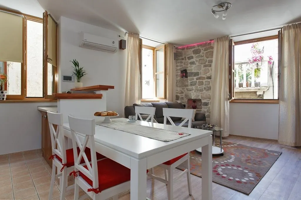 Apartments Mila Split 0*,